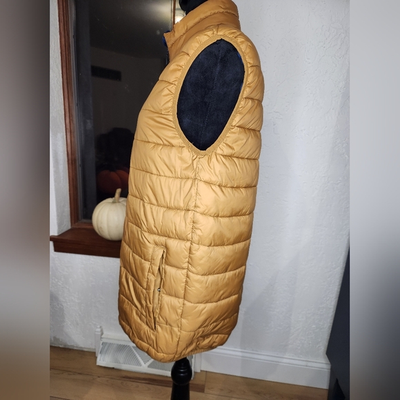 Swiss Tech puffer vest size small - Picture 6 of 14